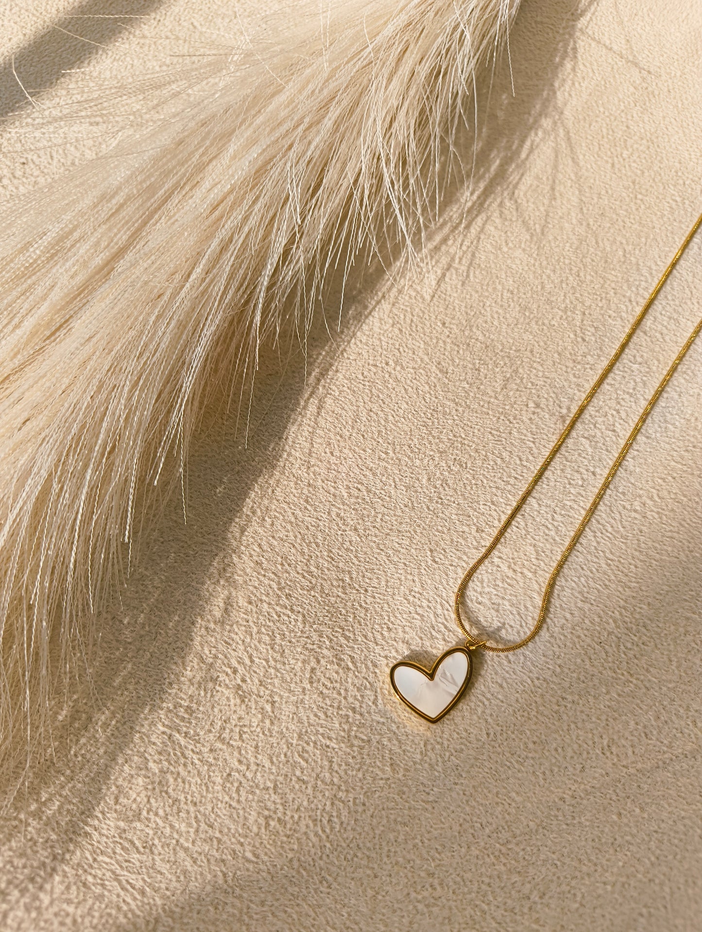 White love pendant (anti-tranish)