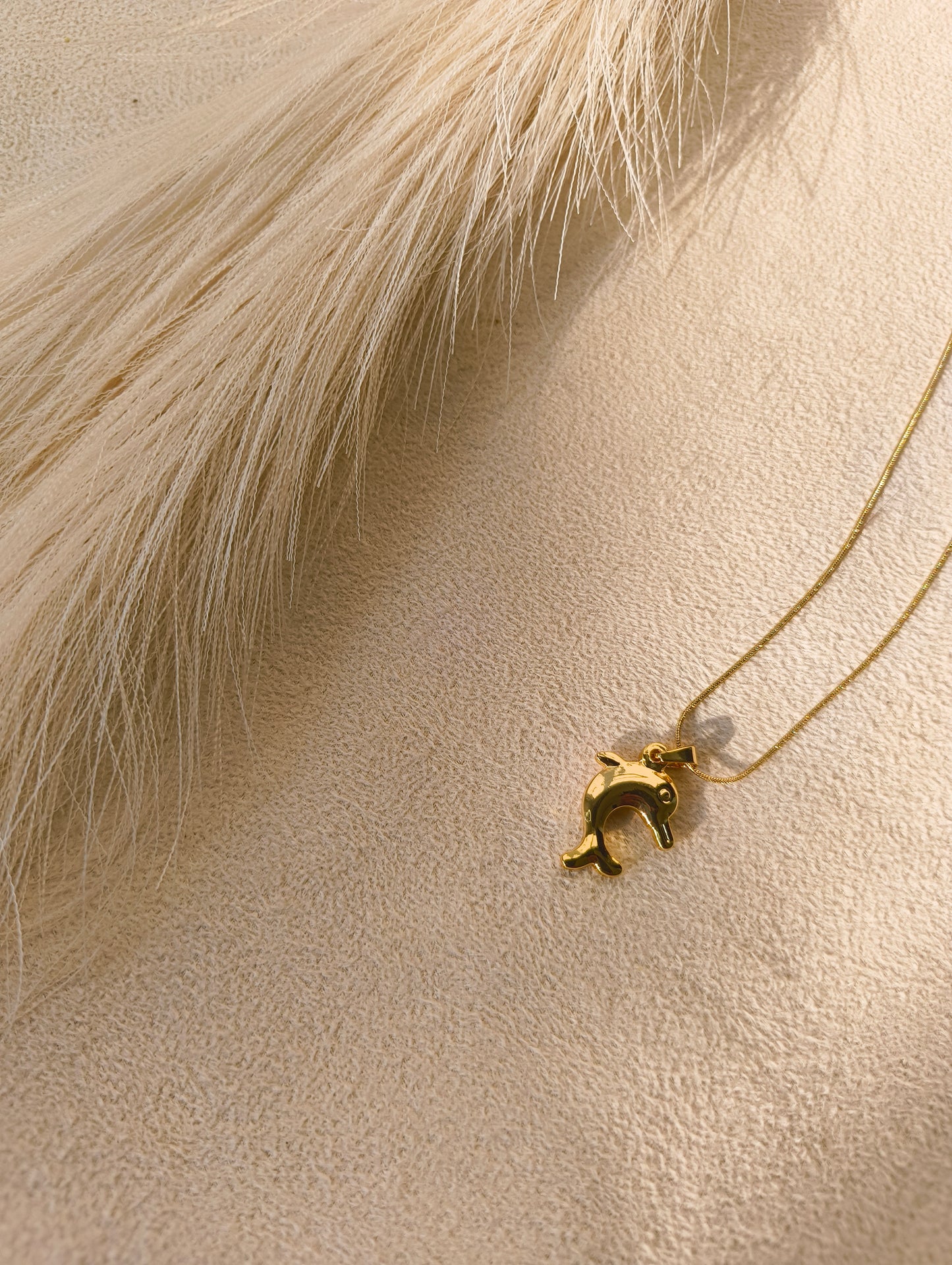 Dolphin pendant (anti-tranish)