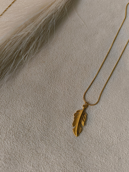 Feather charm pendant (anti-tranish)
